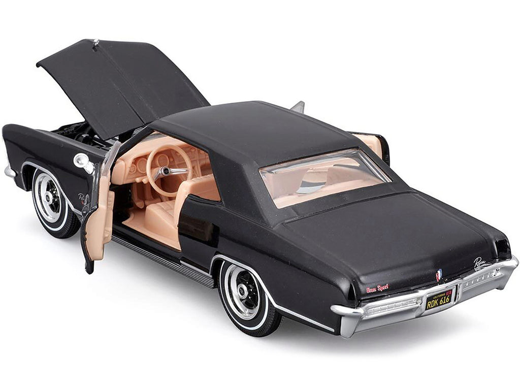 Maisto Diecast 1/26 1965 Buick Riviera GS Black Metallic