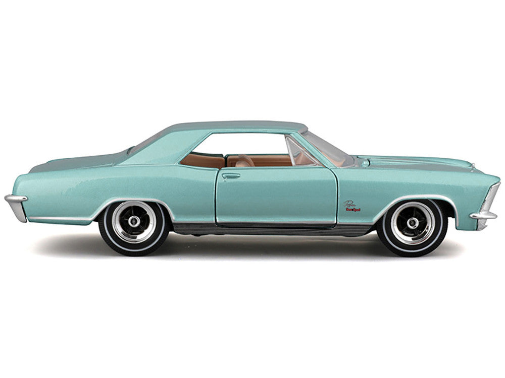 Maisto Diecast 1/26 1965 Buick Riviera Gran Sport Light Blue Metallic