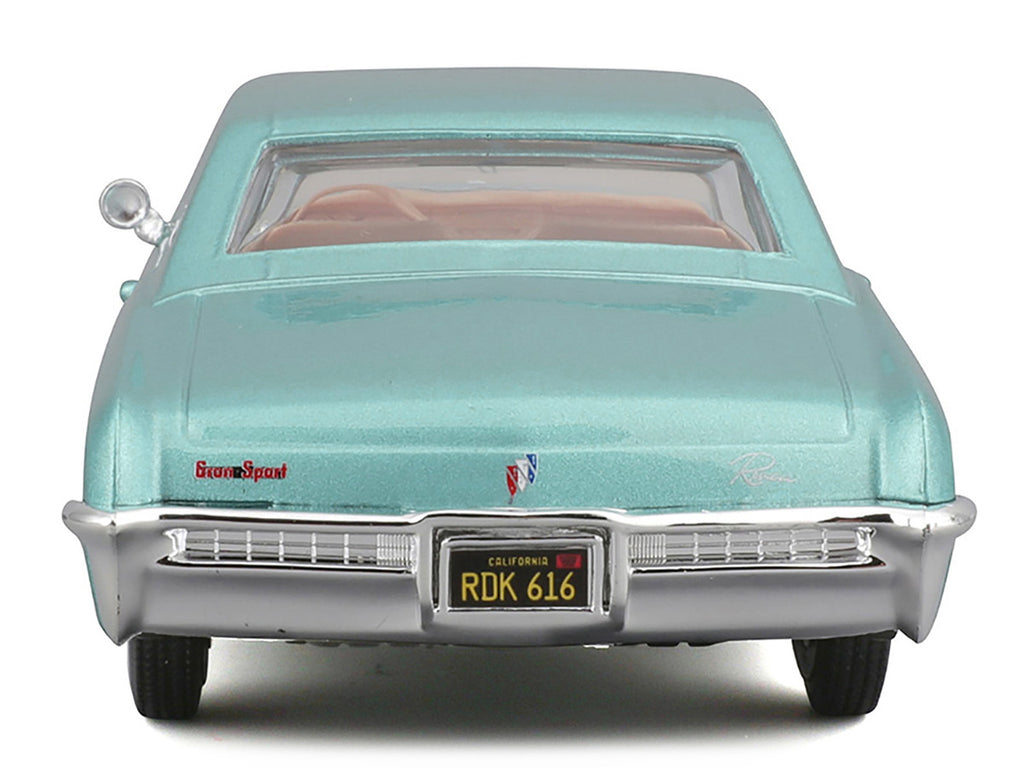 Maisto Diecast 1/26 1965 Buick Riviera Gran Sport Light Blue Metallic