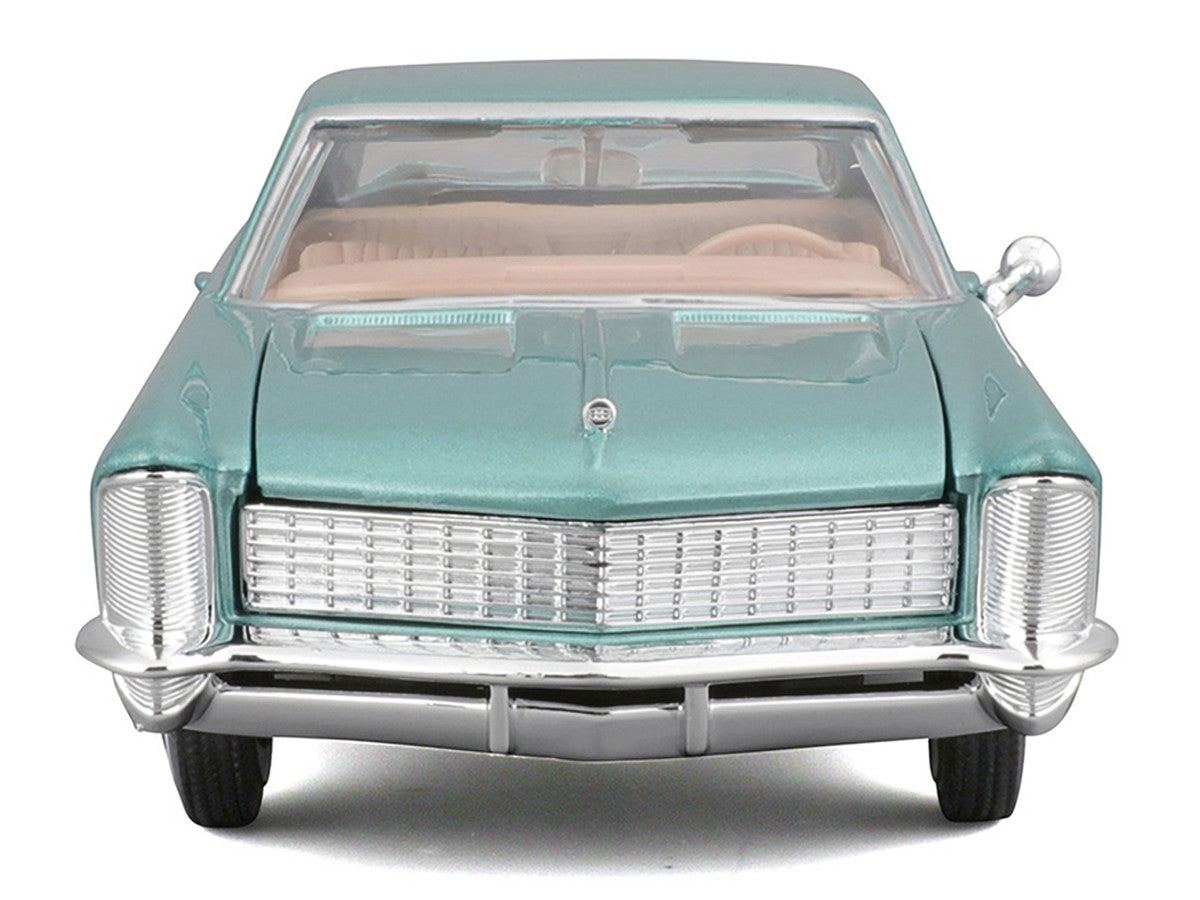 Maisto Diecast 1/26 1965 Buick Riviera Gran Sport Light Blue Metallic