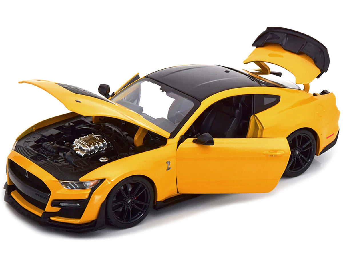 Maisto Diecast 1/18 2020 Ford Mustang Shelby GT500 Yellow with Black Top