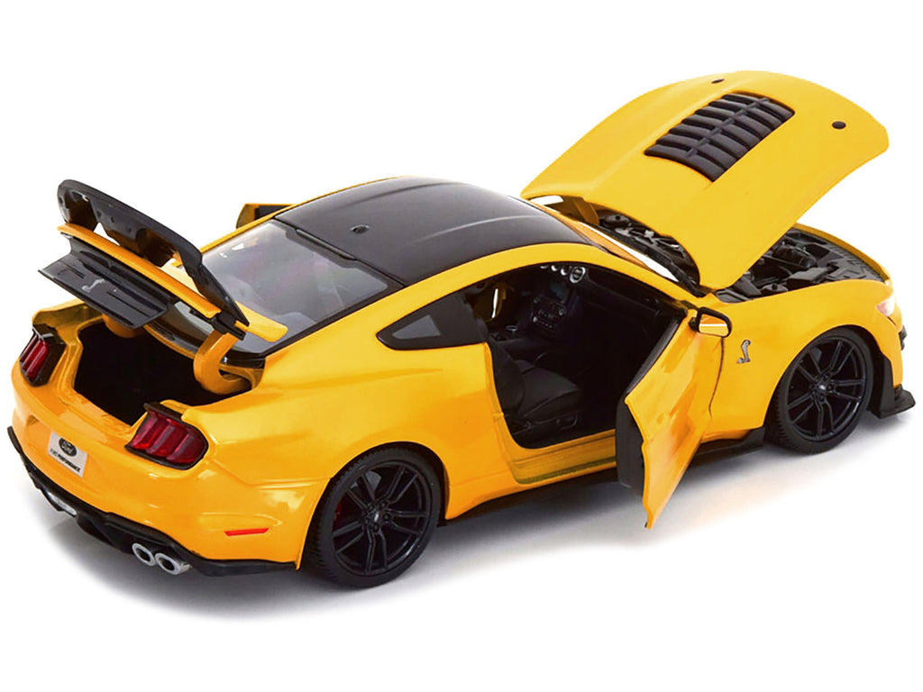Maisto Diecast 1/18 2020 Ford Mustang Shelby GT500 Yellow with Black Top