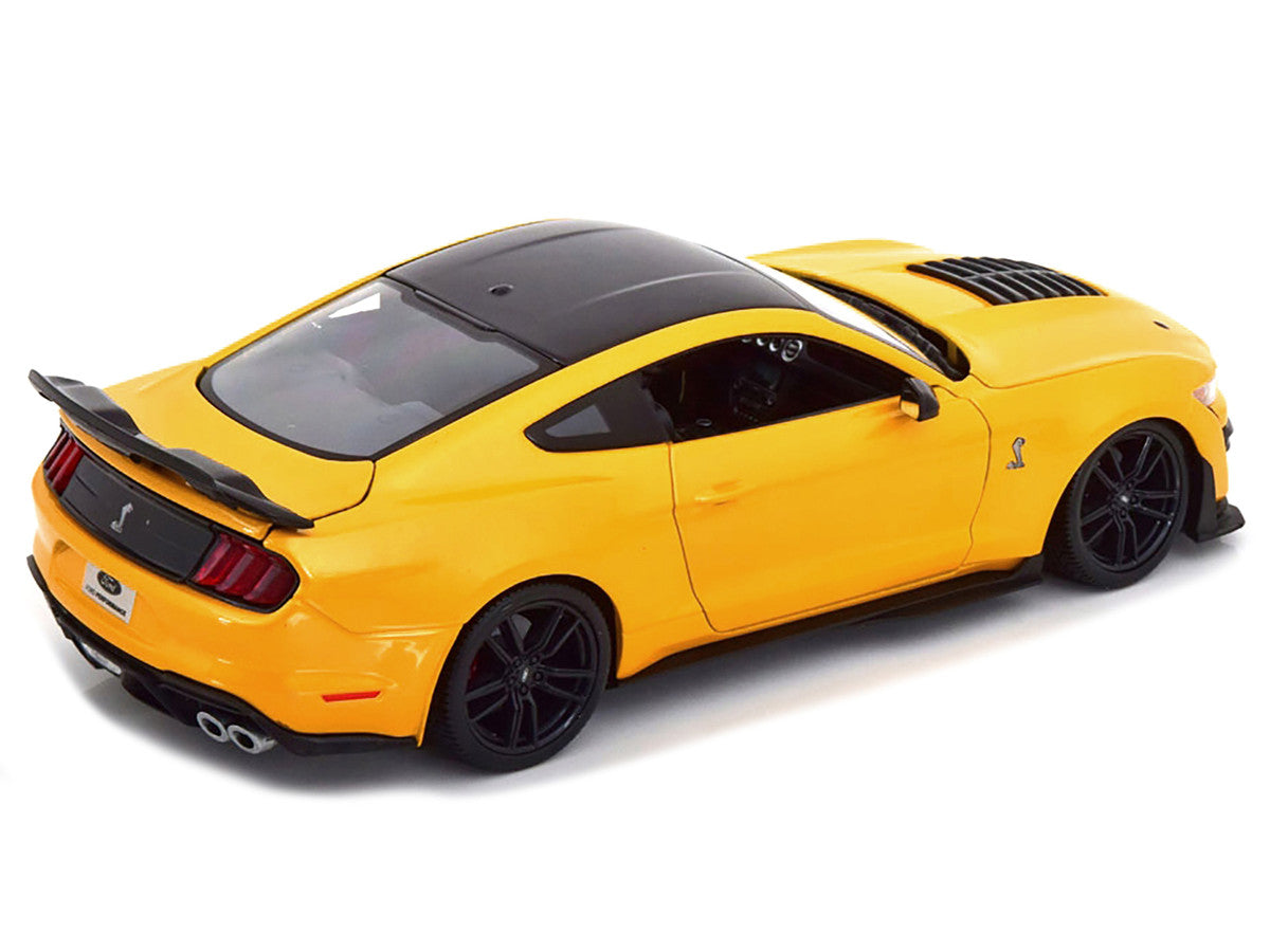Maisto Diecast 1/18 2020 Ford Mustang Shelby GT500 Yellow with Black Top