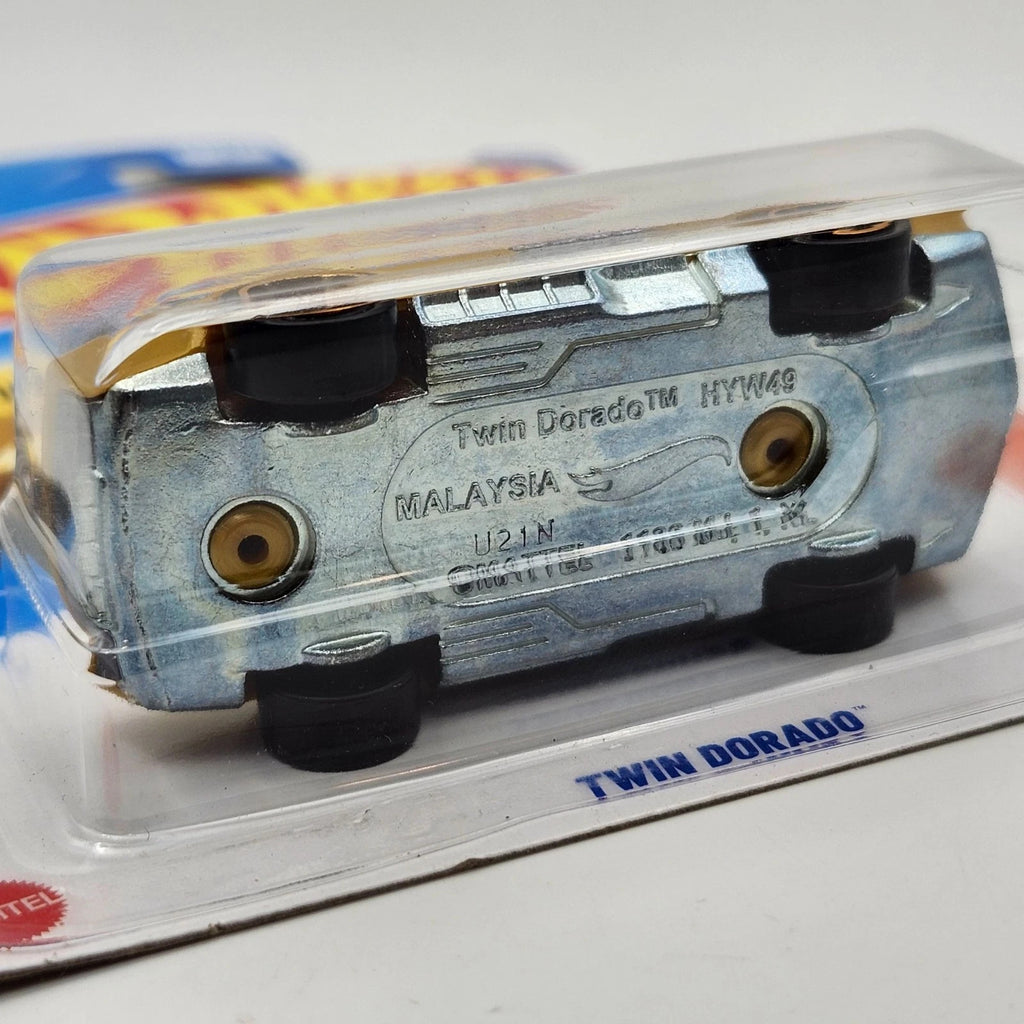Hot Wheels Diecast 1/64 Twin Dorado