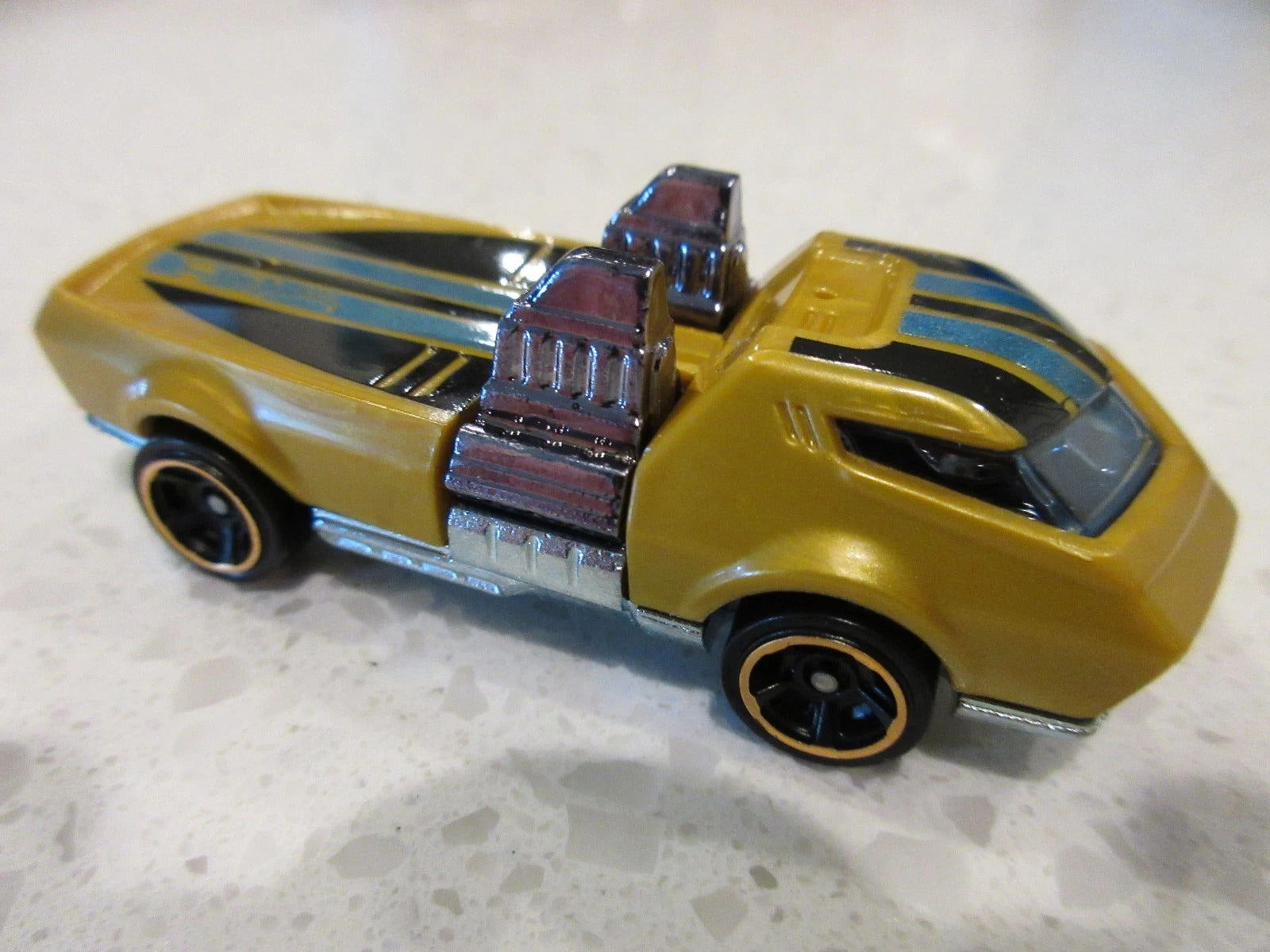 Hot Wheels Diecast 1/64 Twin Dorado